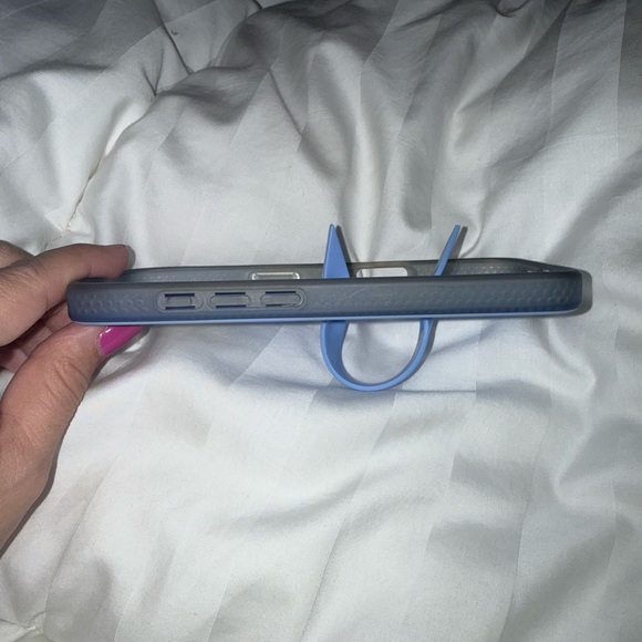 Loopy case - Picture 3 of 4